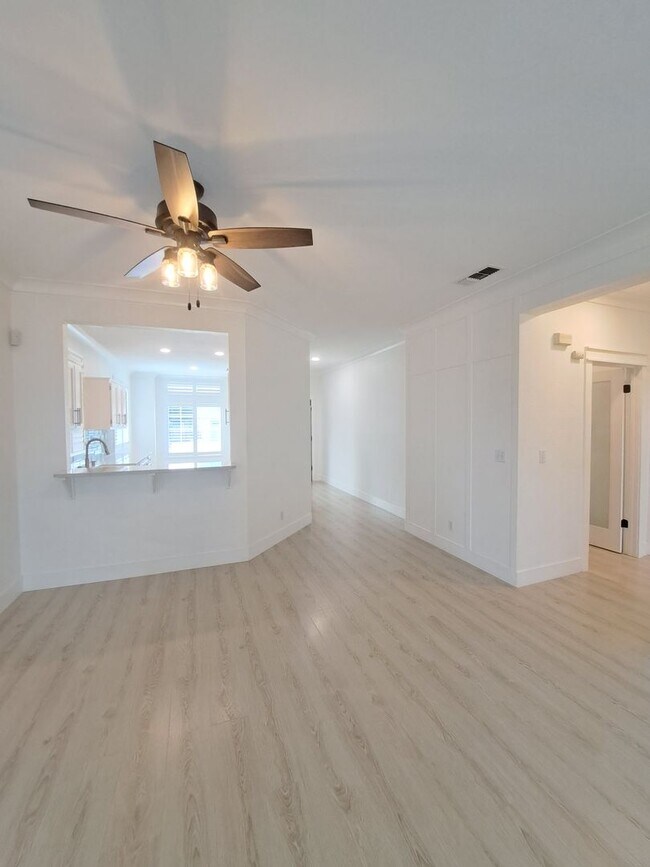 Building Photo - Stunning Home is Tastefully Done & Move In...