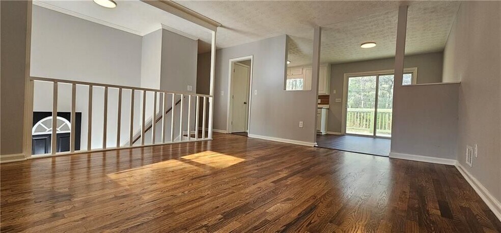 Building Photo - 1325 Classic Dr NE