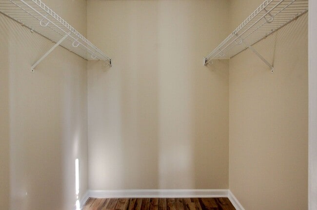 Building Photo - 3 bed 2 bath in the heart of St. B.  Fresh Paint.  Clean and Ready for You.