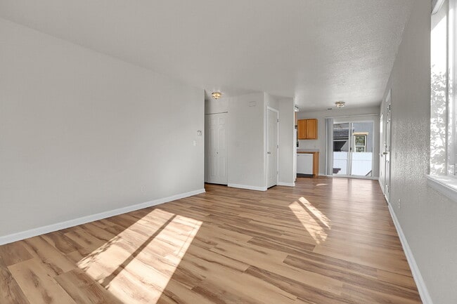 Building Photo - $2,150.00, 3 Bed, 2 bathroom located in De...