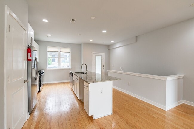 Building Photo - Five Bed Manayunk Apartment