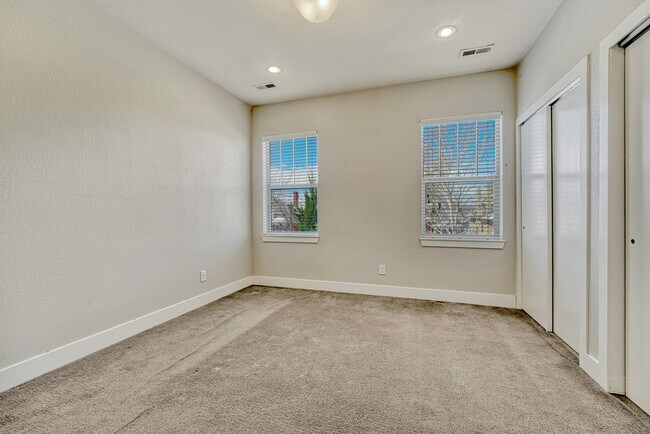 Building Photo - 534 S Lincoln St