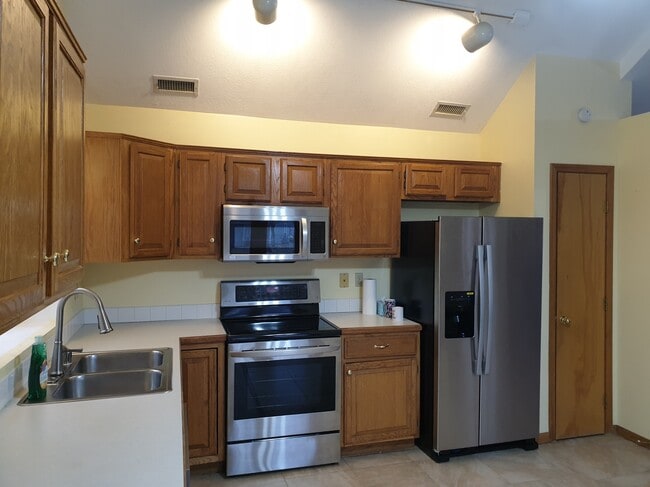 Building Photo - 2811 Winterbrook Cir