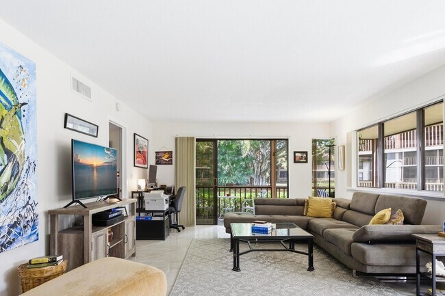 Building Photo - 137 Brackenwood Rd