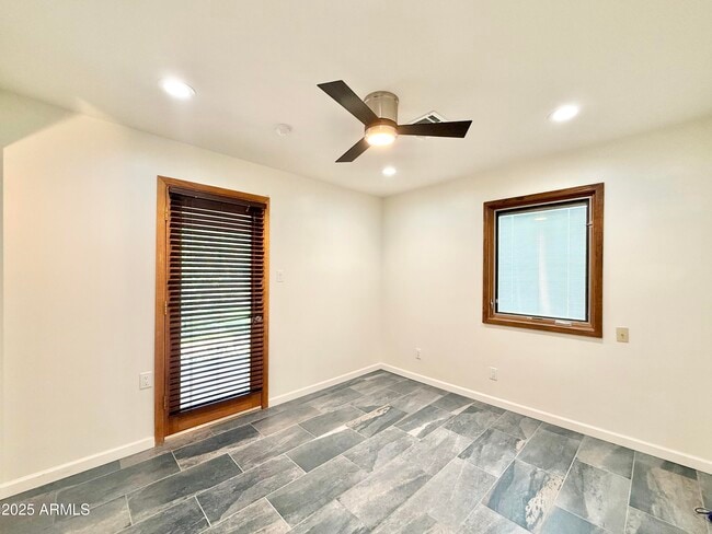 Building Photo - 4405 S Newberry Rd