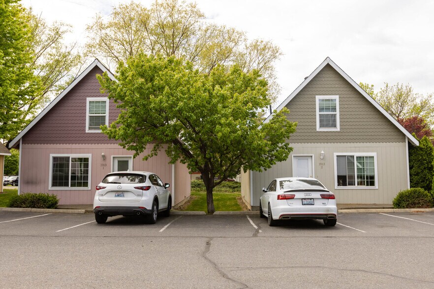Building Photo - 1608 N Brook Ct
