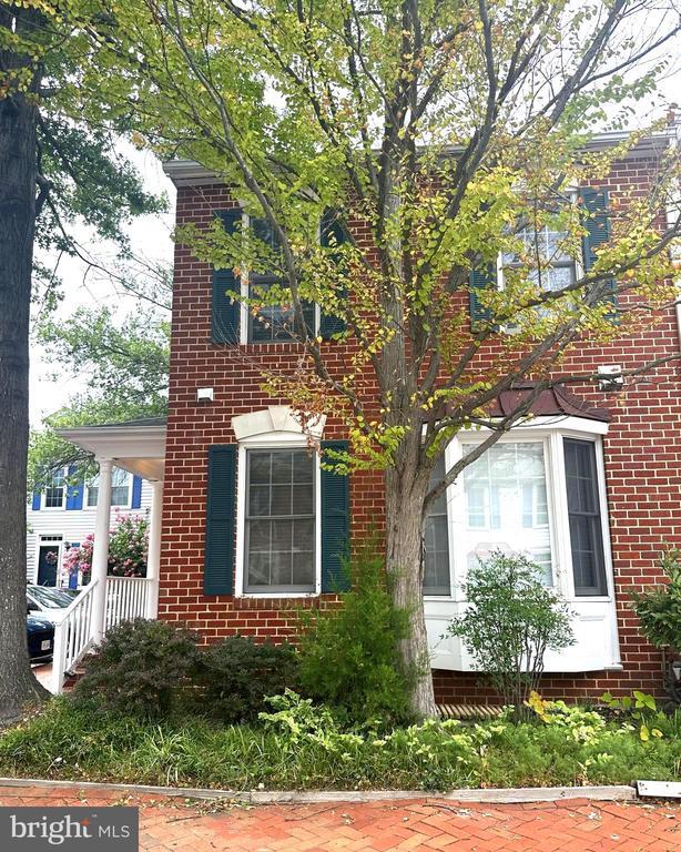 Building Photo - 2120 N Tazewell Ct
