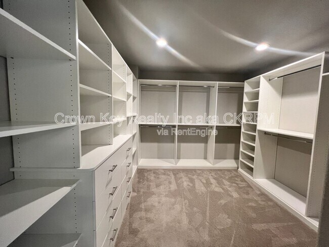 Building Photo - 2254 Middlebury Dr
