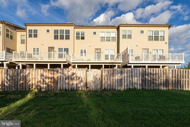 Building Photo - 23697 Sailfish Square