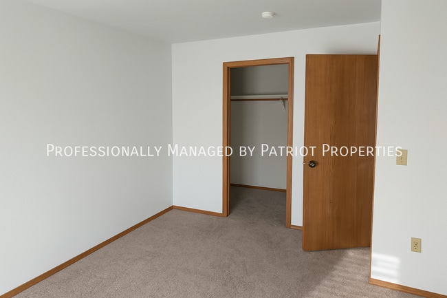 Building Photo - 2285 S Thompson Dr