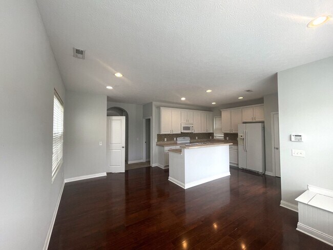 Building Photo - 5597 Lantos Rd