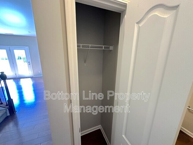 Building Photo - 137 Willow Valley Dr
