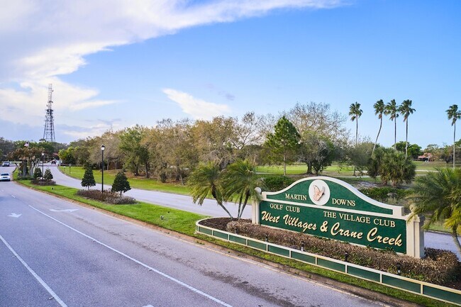 Building Photo - 2281 SW Starling Dr