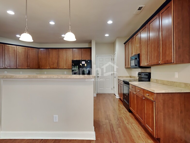 Building Photo - 127 Salt Meadow Ln