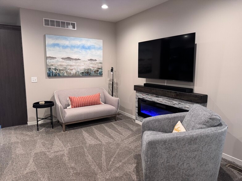 Building Photo - 245 Half Moon Dr