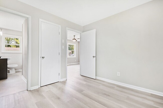 Building Photo - 4941 Fieldcrest Dr