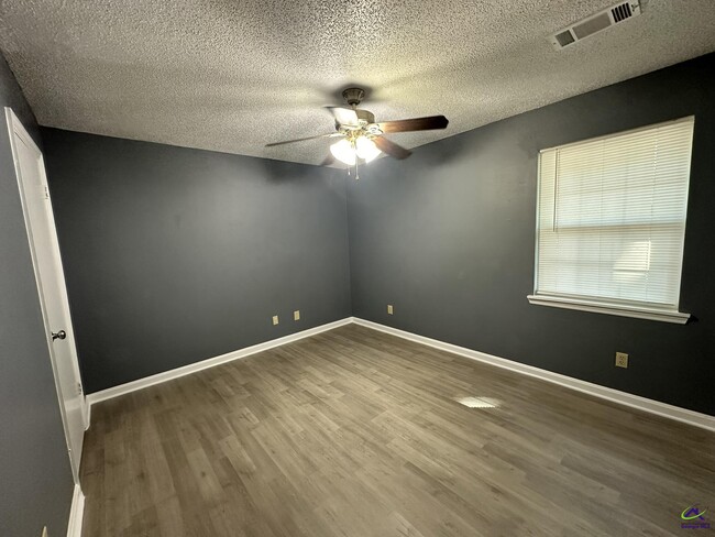 Building Photo - 503 Coventry Ct