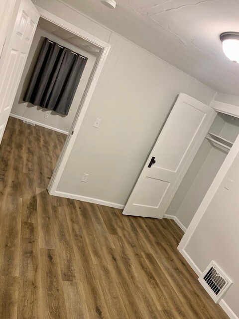 Building Photo - 824 Center St