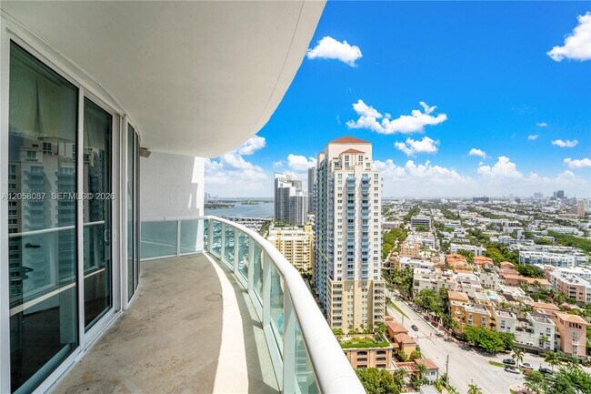 Building Photo - 1000 South Pointe Dr