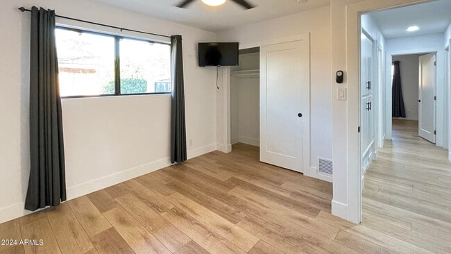 Building Photo - 3005 S Fairway Dr