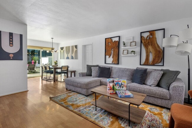 Building Photo - READY TO TOUR NOW! Fully Furnished 3 Bedroom 3 Bathroom Home in Old Town Scottsdale