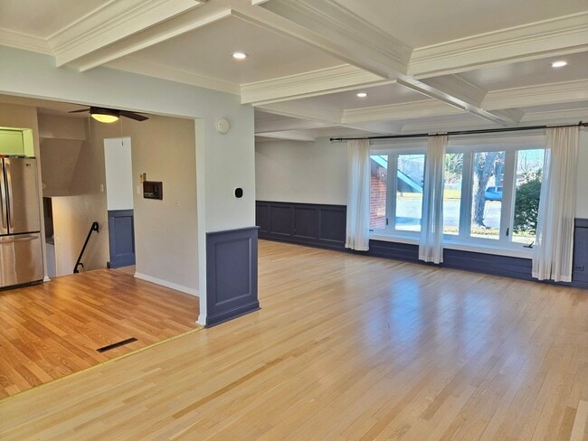 Building Photo - 15251 Colina Ave