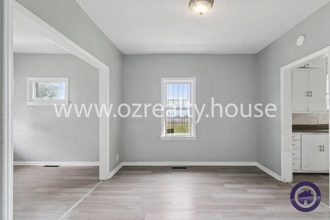 Building Photo - 207 Pulaski St