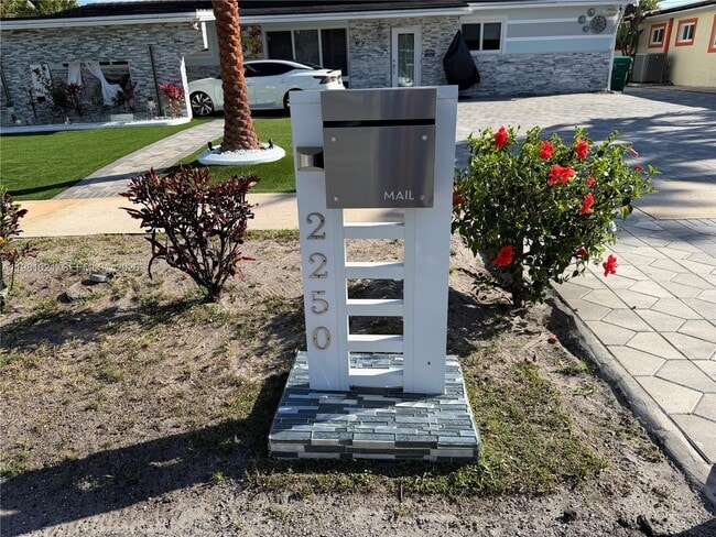 Building Photo - 2250 NW 22nd Ct