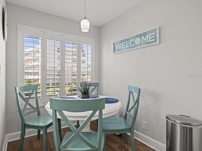 Building Photo - 5900 Bahia Del Mar Cir N