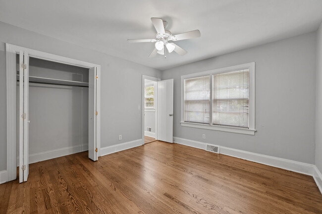 Building Photo - 2405 Jefferson Dr