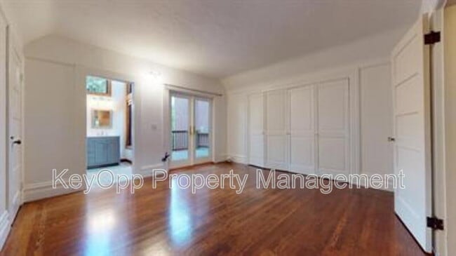 Building Photo - 450 28th Ave