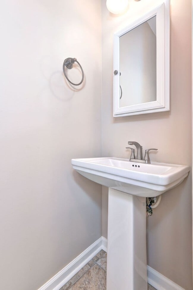 Building Photo - Updated Kiln Creek Home