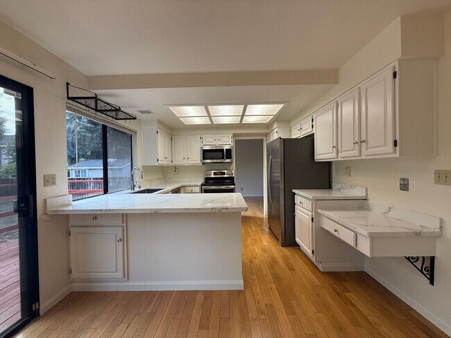 Building Photo - 6574 Leyland Park Dr