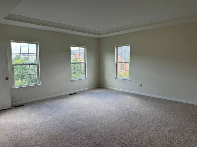 Building Photo - 2503 Eastbourne Dr
