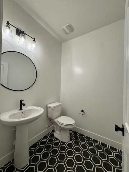 Building Photo - 1603 E Dihedral Dr