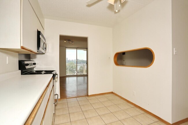 Building Photo - 1055 River Rd