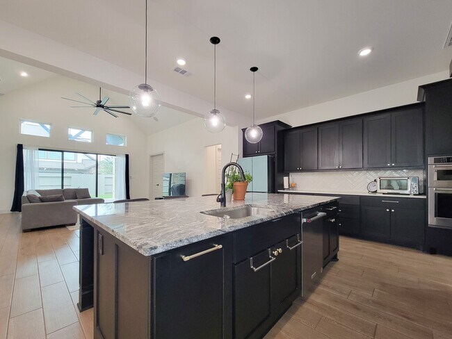 Building Photo - 5023 Golden Peach Rd