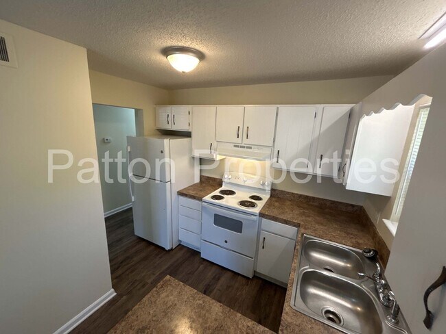 Building Photo - 11 Loquat Ct