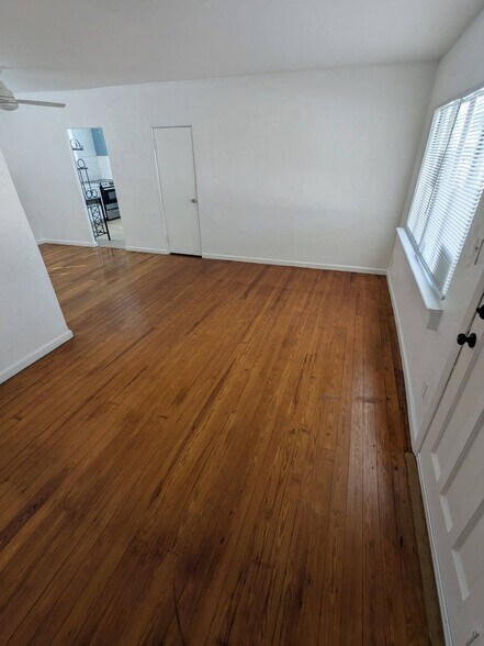 Building Photo - 209 10th St