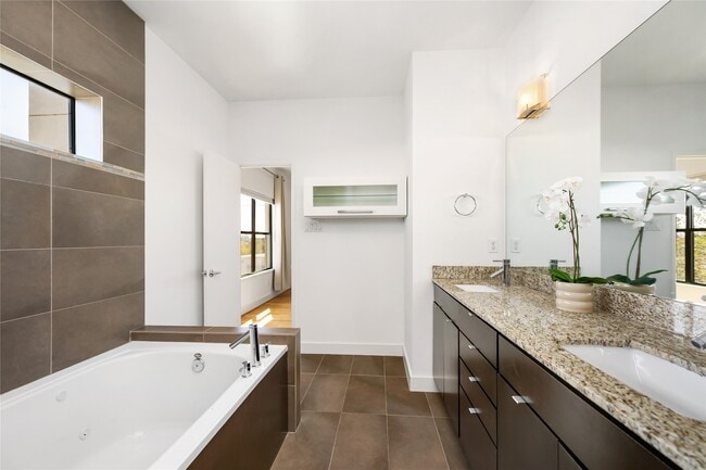 Building Photo - 5012 Cornish St