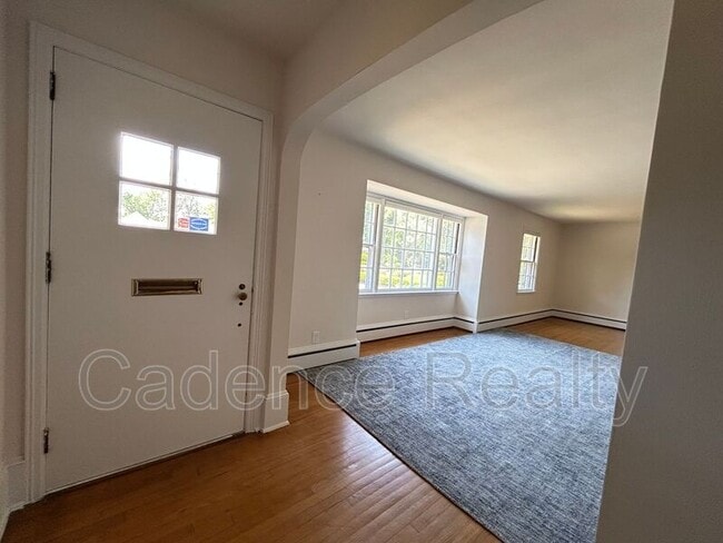 Building Photo - 1607 Azalea Dr