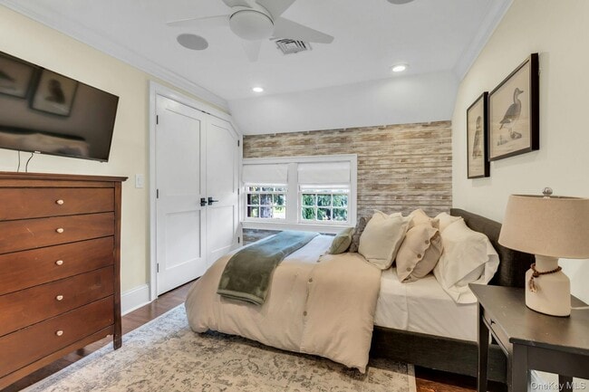 Building Photo - 105 Academy St