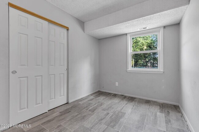 Building Photo - 173 Stowe St