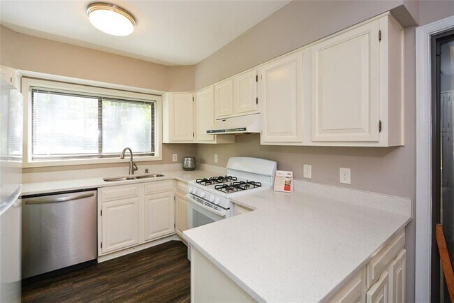 Building Photo - 607 Lismore SE