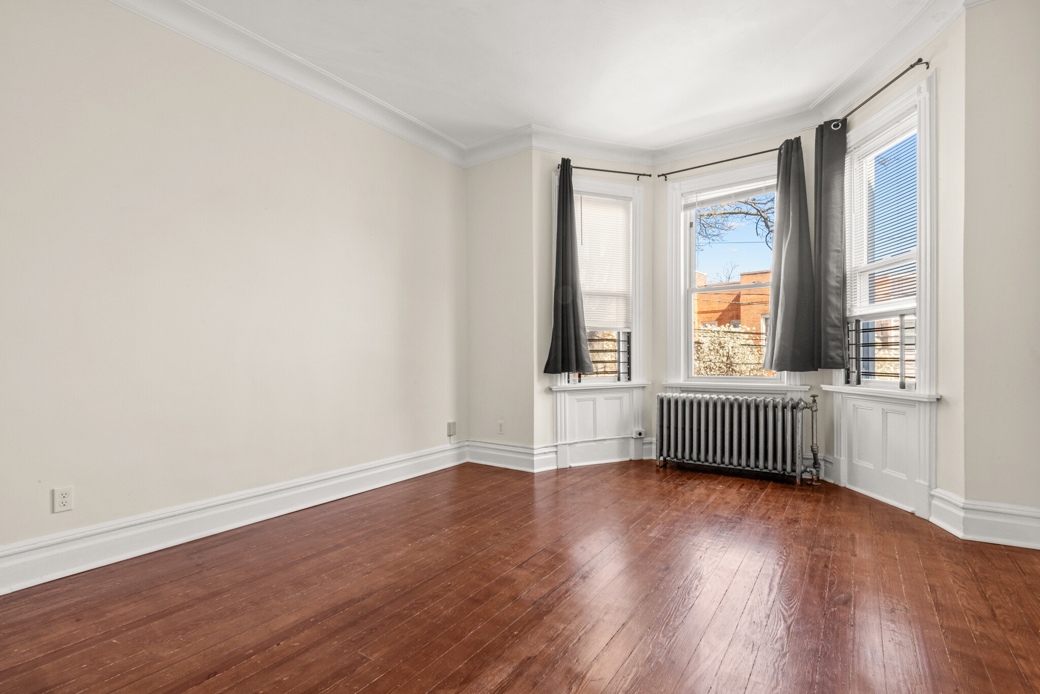 Building Photo - 711 6th St