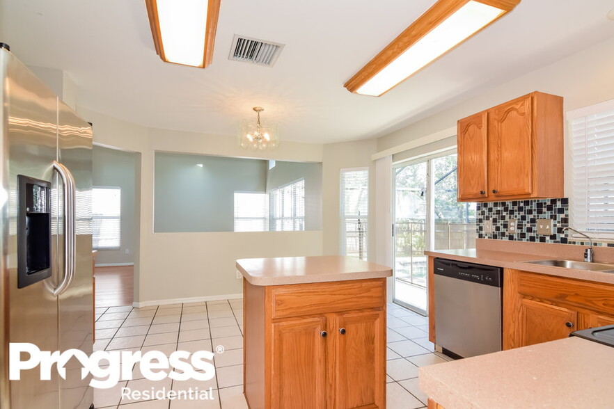 Building Photo - 2321 Lyncrest Ct