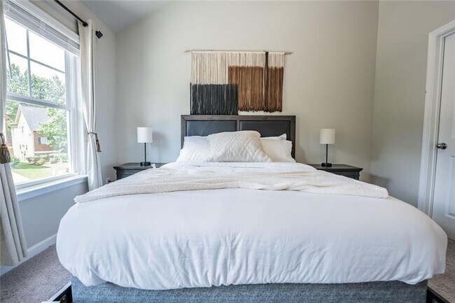 Building Photo - 454 Burgundy Terrace SE