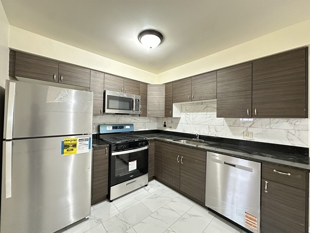 Building Photo - 630 Lincoln Ave