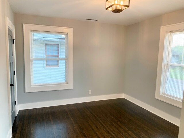 Building Photo - COLLEGE AVE- PROFESSIONALLY REMODELED 5BR/3/5BA HOME AVAILABLE NOW!