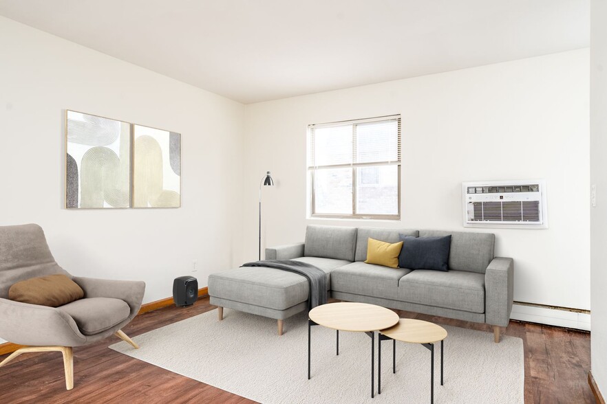 Interior Photo - 2009 Bryant Ave S